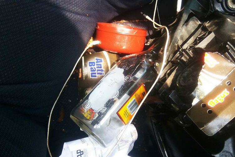 botol-tequila-yang-ditemukan-di-mobil-honda-jazz-yang-ditumpangi-sheila-marcia_20170508_164207.jpg
