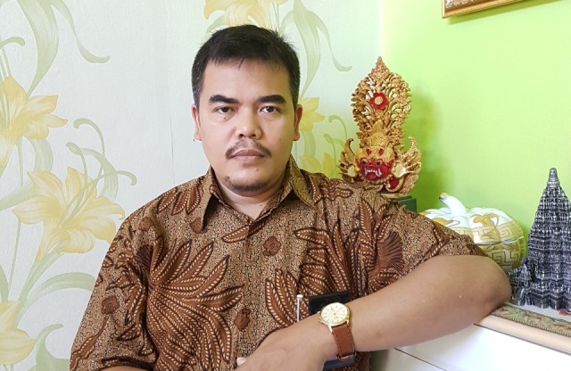 branch-manager-jne-banjarmasin-depi-hariyanto_20180702_154947.jpg