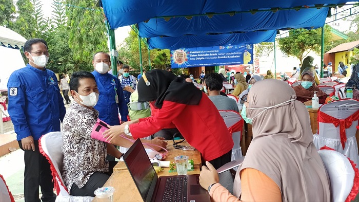 bupati-balangan-abdul-hadi-cek-kesehatan-pada-gerai-vaksin.jpg