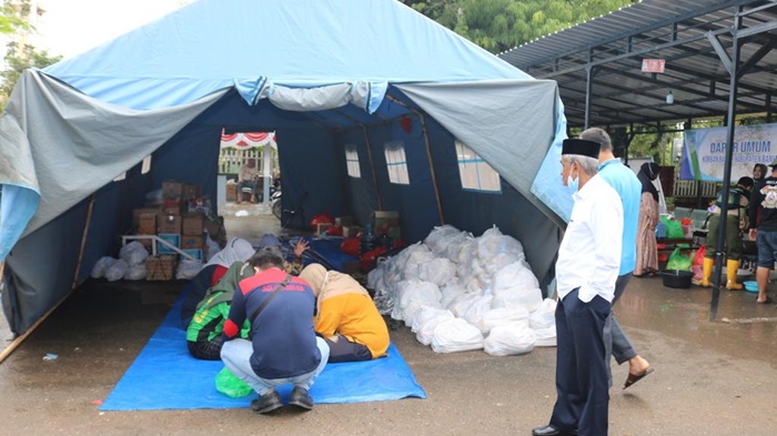 Bupati Banjar KH Khalilurrahman Sambangi Posko Dapur Umum untuk Korban Banjir