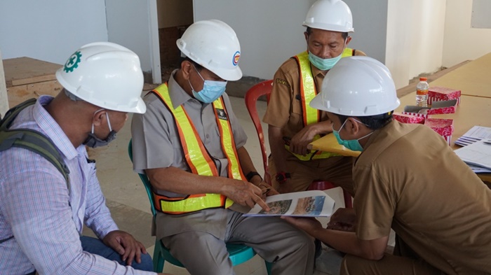 bupati-tapin-hm-arifin-arpan-meninjau-pembangunan-gedung-baru.jpg