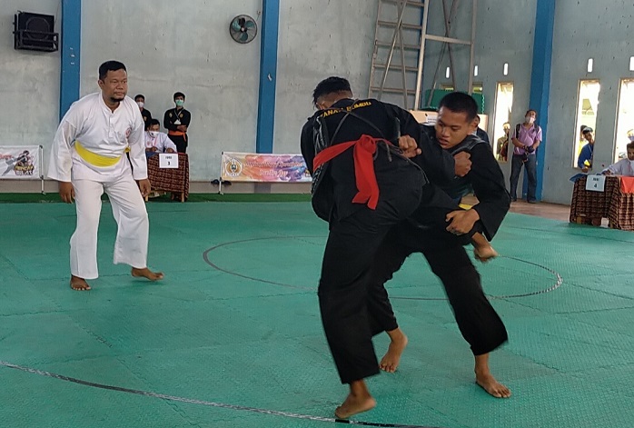 cabang-pencak-silat-yang-digelar-di-aula-smk-3-banjarmasin.jpg