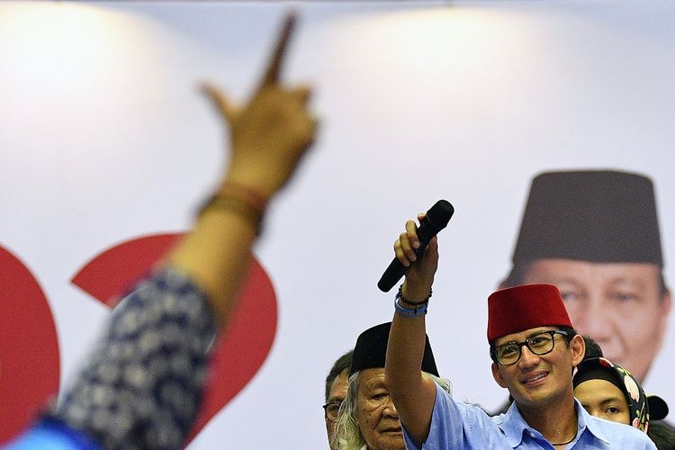 calon-wakil-presiden-nomor-urut-02-sandiaga-uno-menyapa-pendukungnya.jpg