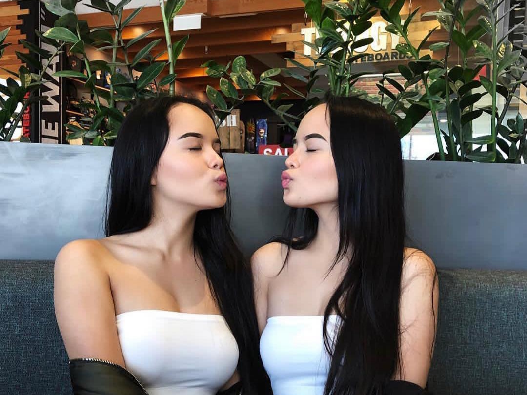 Selebgram Seksi Connell Twins Bikin Viral Sosmed OnlyFans, Gegara
