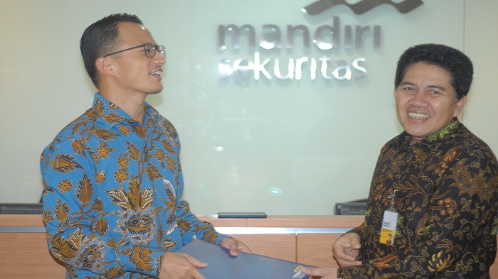direktur-utama-mandiri-sekuritas-silvano-rumantir-dan-direktur-bank-mantap-paulus-endra-suyatna_20161118_104218.jpg