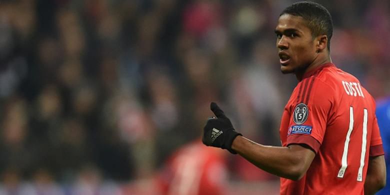 douglas-costa-membuka-pesta-gol-bayern-ke-gawang-olympiakos_20170711_080550.jpg
