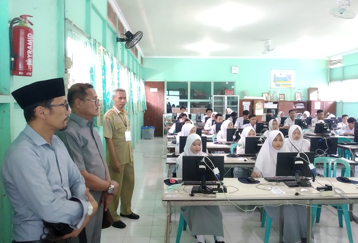 dprd-provinsi-sidak-unbk-di-banjarmasin.jpg
