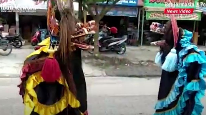 dua-pemain-jarananan-di-jalan-rajawali-palangkaraya-provinsi-kalteng-selasa-26012021.jpg