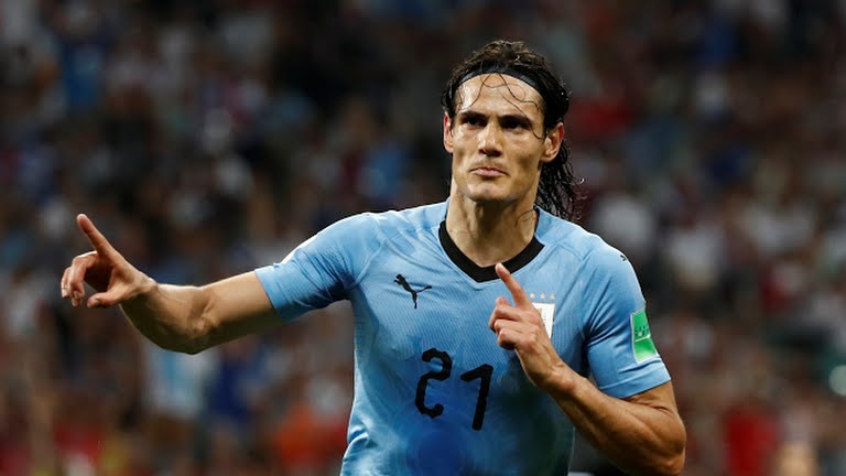 edinson-cavani-kembali-cetak-gol_20180701_032556.jpg