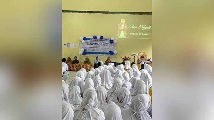 Siswa SMKN 1 Sungai Loban Diajari Public Speaking, Bekal Penting Sebelum Terjun PPL