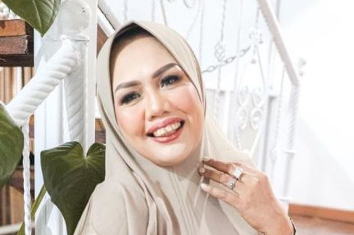 Hasil Oplas Wajahnya Disindir Tak Seperti Lisa Mariana, Elly Sugigi: Di Mata Allah Aku Cantik - Banjarmasinpost.co.id