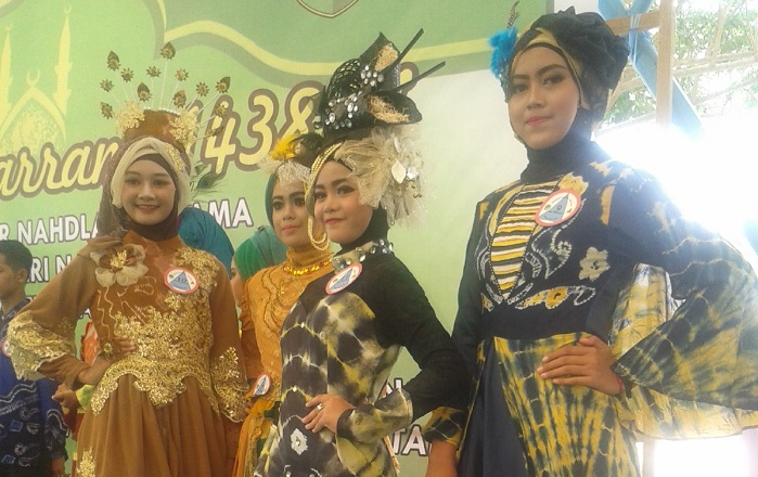 fashion-show-sasirangan-rantau-tapin_20161027_141046.jpg