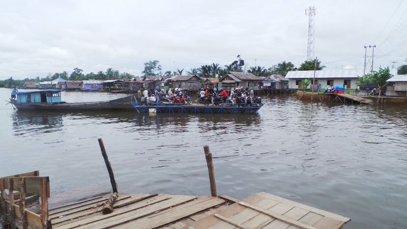 ferry-penyeberangan-mambulau_20160229_140747.jpg