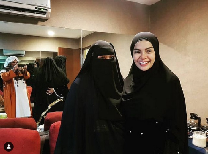 foto-nikita-mirzani-berhijab-yang-diunggah-ustadz-derry-sulaiman.jpg