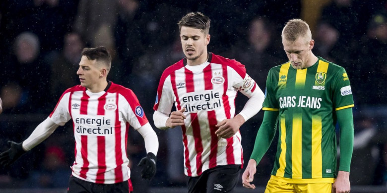 gelandang-psv-eindhoven-marco-van-ginkel-tengah-merayakan-gol_20171222_063220.jpg