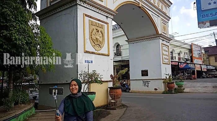 gerbang-bumi-selamat-pintu-masuk-ke-rth-ratu-zalecha-martapura-kalsel-9112020.jpg