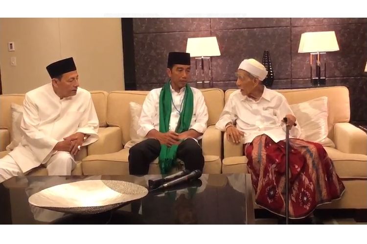 Cerita Dibalik Sorban Pemberian Mbah Moen & Tasbih dari Habib Luthfi untuk Jokowi, Jelang Debat Ke 5