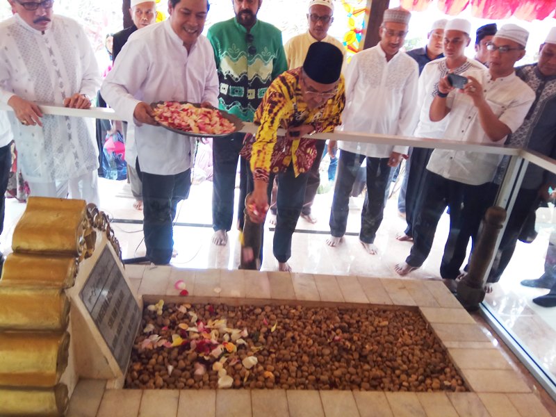 haul-ke-113-makam-sultan-banjar_20171125_120257.jpg