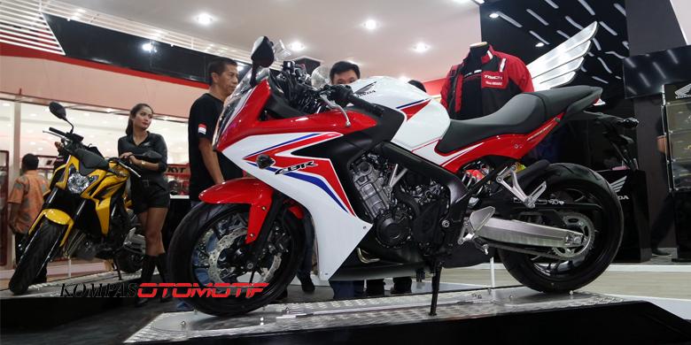 honda-cbr-650f-dipamerkan-di-booth-honda-di-jakarta-fair-kemayoran-2015_20150530_151325.jpg