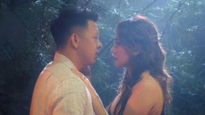 hubungan-ariel-noah-dengan-bunga-citra-lestari-bcl-makin-lengket-saja1.jpg