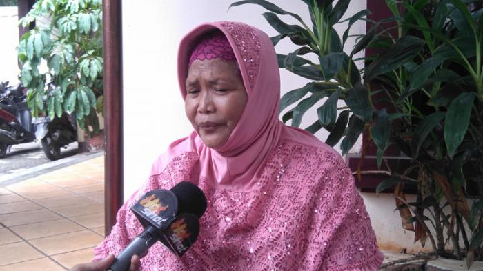 Sambil Menangis Ibu Angkat Saipul Jamil Berkata: