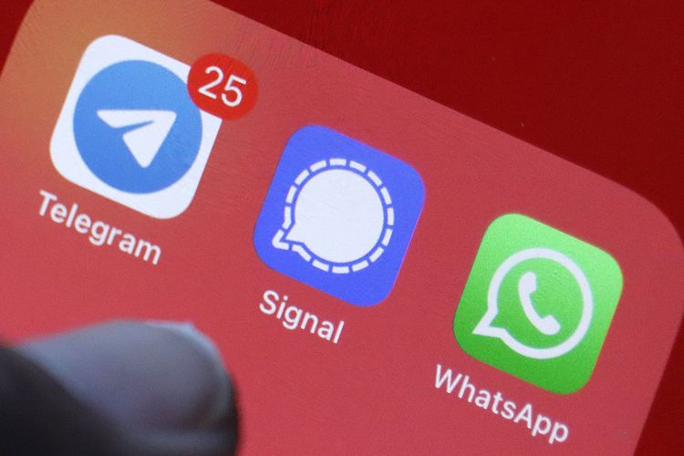 ilustrasi-aplikasi-perpesanan-telegram-signal-whatsapp.jpg