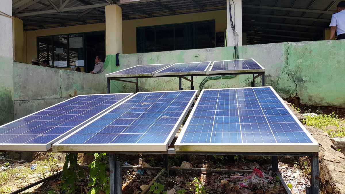 instalasi-listrik-surya-di-pulau-datu-setelah-cukup-lama-rusak-kini-telah-berfungsi-kembali.jpg