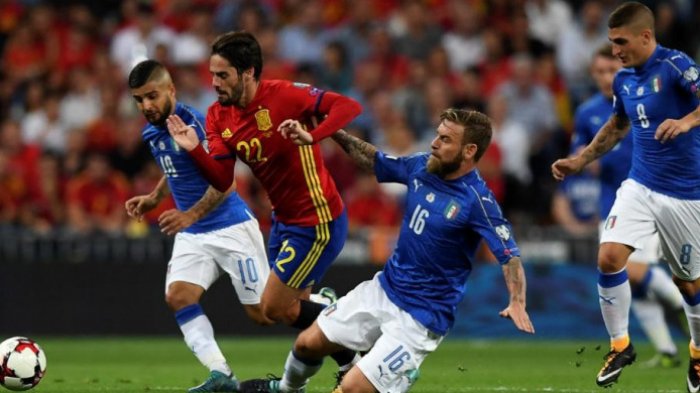 isco-italia-vs-spanyol-kualifikasi-piala-dunia-2018.jpg