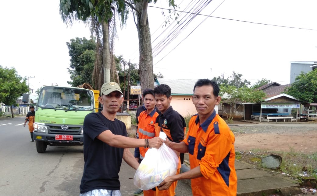 ist-mp-ceria-pasukan-kuning-pelaihari-ceria-menerima-paket-sembako.jpg