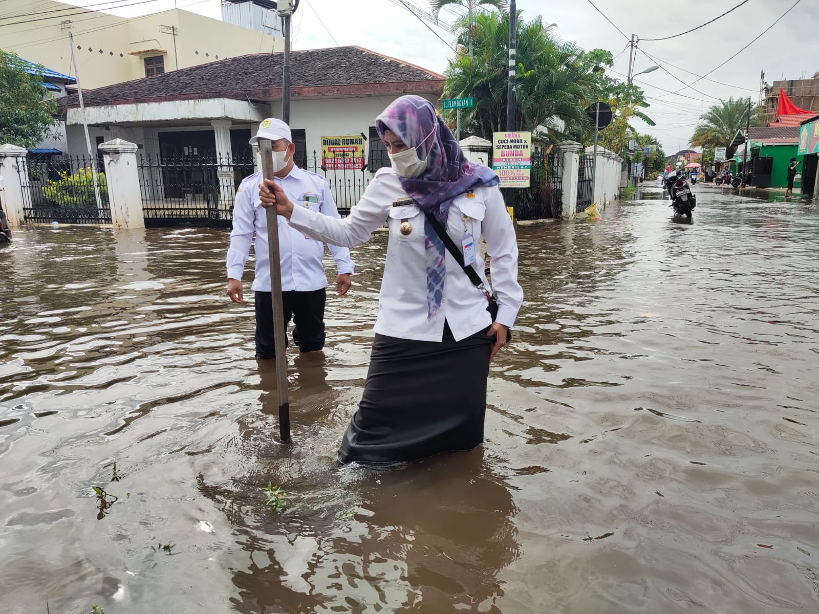 jalan-cemara-raya-tergenang-akibat-fenomena-banjir-rob-1.jpg