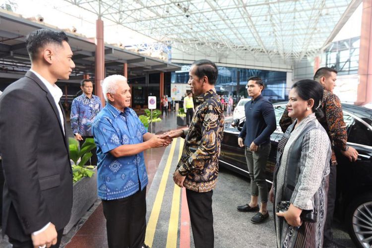 jokowi-jenguk-istri-sby-ani-yudhoyono-yang-melawan-kanker-darah.jpg