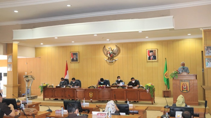 juru-bicara-fraksi-golkar-dprd-banjabaru-iriansyah-ganie-menyoroti-izin-usaha-senin-12042021.jpg