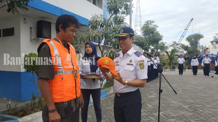 Kadishub Kota Banjarmasin Nobatkan 55 'Pak Ogah' Sebagai Sukarelawan Pengatur Lalu Lintas, Supeltas