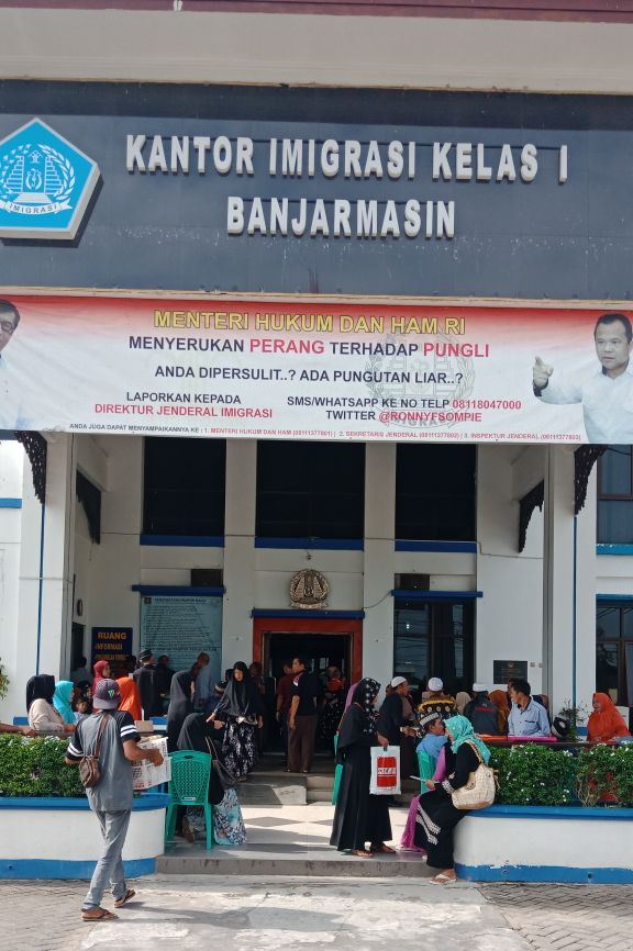kantor-imigrasi-tetap-sibuk_20180303_144213.jpg