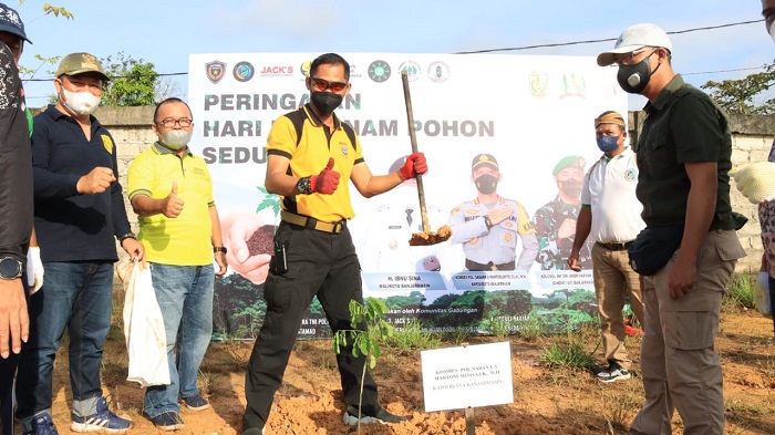 kapolresta-tanam-pohon.jpg