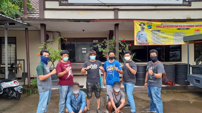 kapolsek-banjarbaru-timur-iptu-khamdari-amankan-2-tersangka-sabu-selasa-26012021.jpg