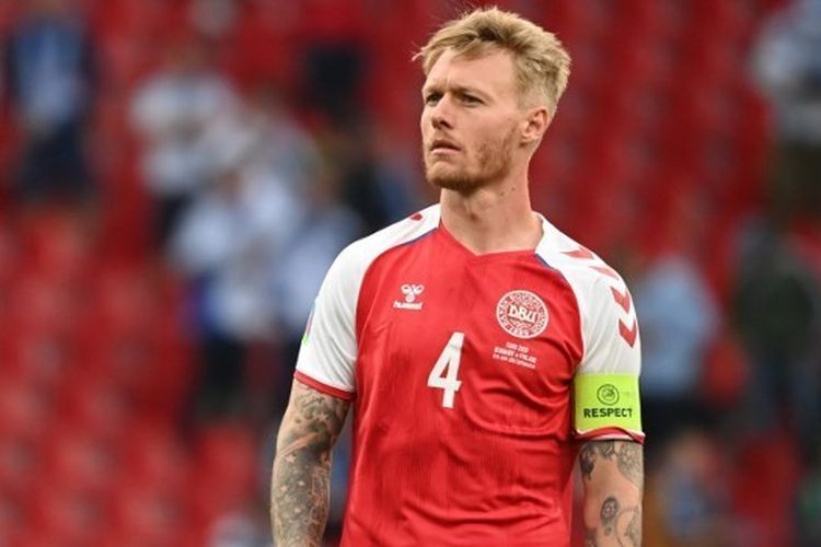 kapten-denmark-yang-juga-pemain-klub-ac-milan-simon-kjaer-euro-2021.jpg