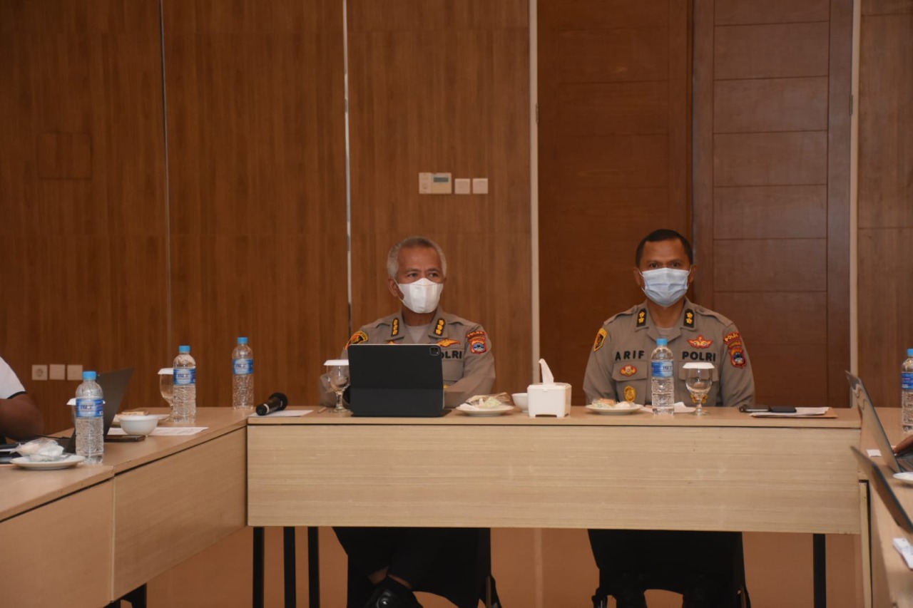 karo-log-polda-kalsel-memimpin-rapat-kesiapan-jelang-tender.jpg