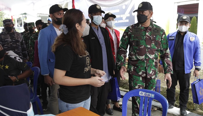 Kunjungi Vaksinasi Massal Lanal Banjarmasin, KASAL Intruksikan Jajaran TNI AL Vaksinasi Pelajar