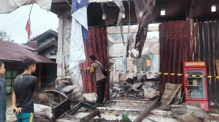 Terjadi Dini Hari, Kebakaran di Desa Wirang Tabalong Kalsel Hanguskan 4 Rumah