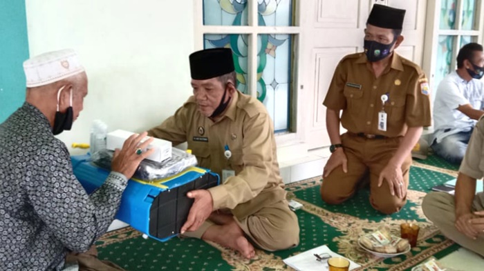 kepala-badan-kesbangpol-kabupaten-kotabaru-h-adi-sutomo-apd-ponpes-al-muslimun-1112021.jpg