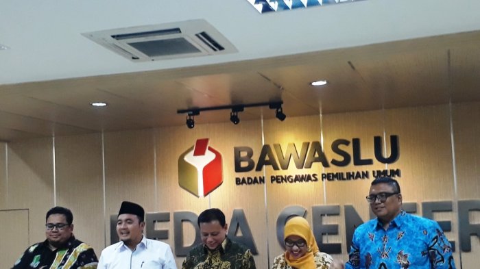 ketua-bawaslu-ri_20180712_213748.jpg