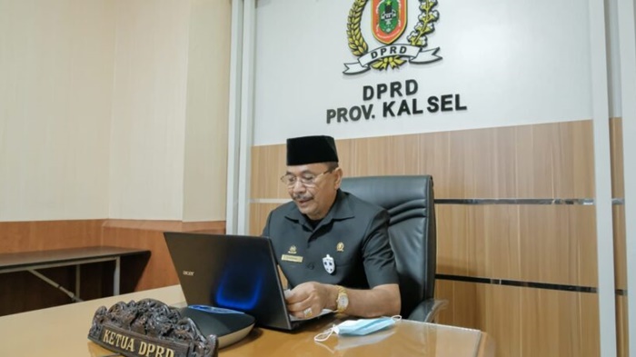 ketua-dprd-kalsel-h-supian-hk-beri-sambutan-pada-musrenbang-kamis-22042021.jpg
