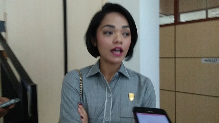 ketua-kaukus-perempuan-parlemen-dprd-kalteng-andhina-theresia-narang_20170926_154619.jpg