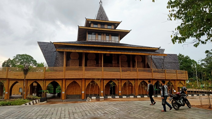 Wisata Kalsel : Masjid Bambu Kiram Ikonik, Keren Buat Berswafoto
