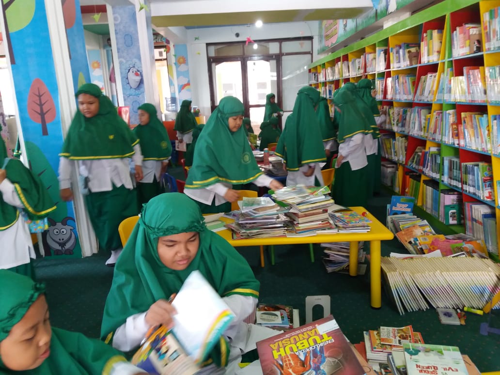kids-library-di-perpustakan-dispersip-kalsel_20181023_202605.jpg