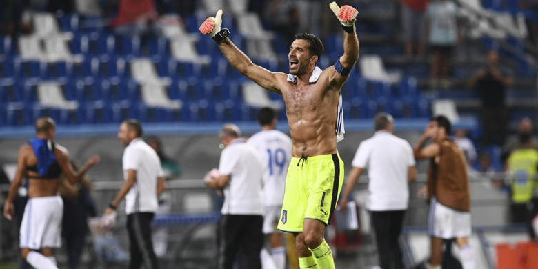 kiper-dan-kapten-tim-nasional-italia-gianluigi-buffon_20171110_070115.jpg