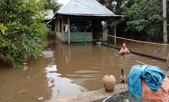 korban-banjir-di-bakarangan-mengungsi.jpg