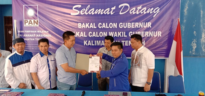 koyem-kiri-saat-mendaftar-sebagai-calon-gubernur-di-dpd-pan-kalteng.jpg