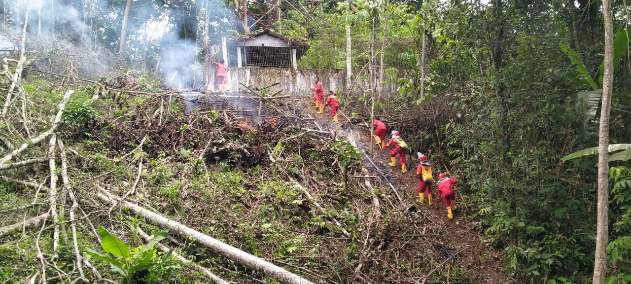kph-tabalong-tim-kph-tabalong-saat-tangani-kebakaran-hutan-dan-lahan-7.jpg